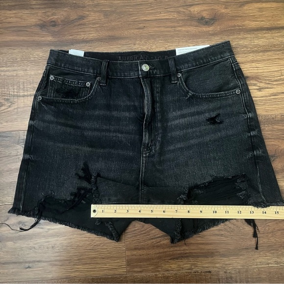 NWT American Eagle Highest Rise 90s Boyfriend Denim Short Black Distressed 12 - Picture 5 of 9